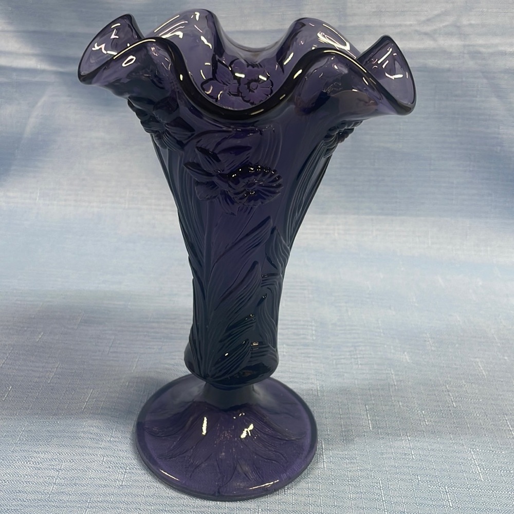 Fenton Purple Amethyst Vase Daffodils Ruffled Rim